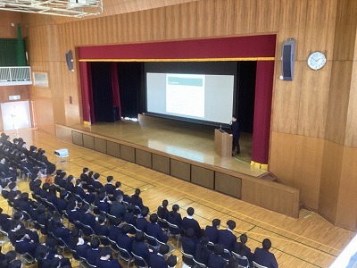 卒業生と語る会
