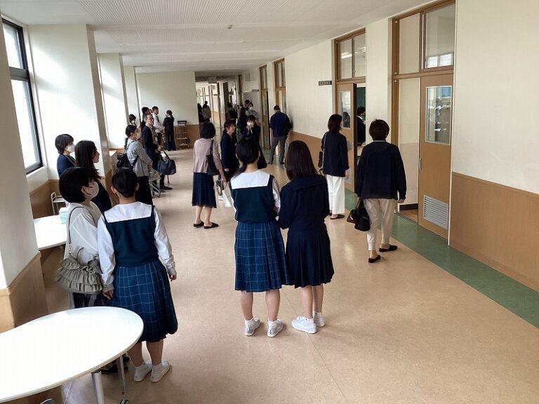 高校3年授業参観・進路説明会・クラス懇談会および中学3年授業参観･学年懇談会