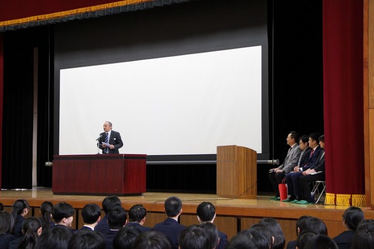 卒業生と語る会